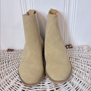 New w/o box SANTIMON Suede Sand Colour Chelsea Boots (Women’s ~8.5)